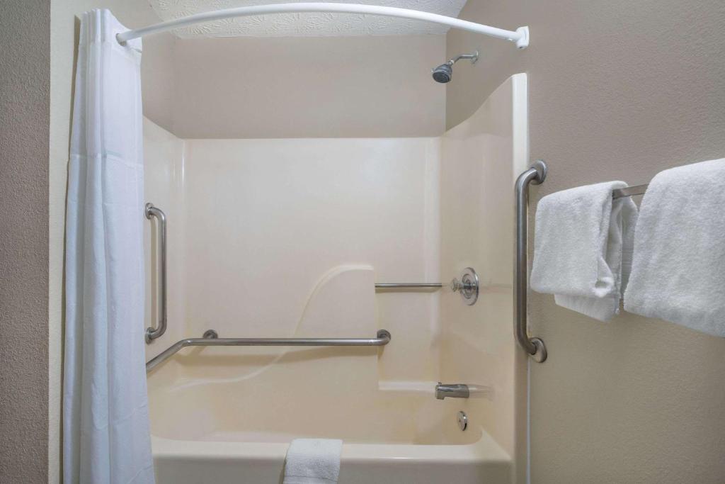 Room image 1
